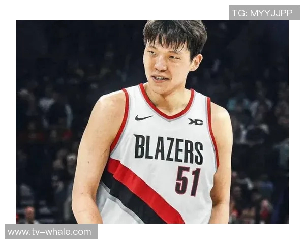 杨瀚森赛季初展现出色表现生活中也逐渐融入团队氛围